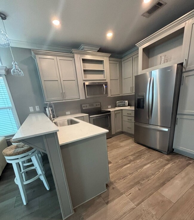 Building Photo - 209 NE Coastal Dr