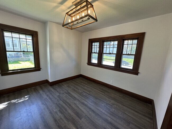 Building Photo - 726 W 26th St