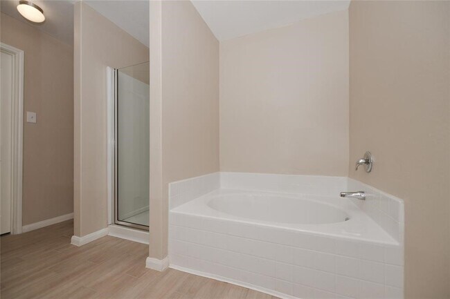 Building Photo - 1001 Strawberry Ridge Dr