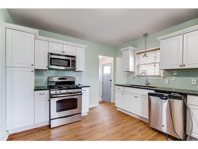 Building Photo - 1588 W Highland Pkwy