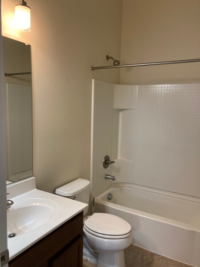 Shared Bathroom - 8 Lamplighter Ln