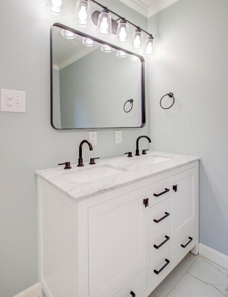 Master Bathroom with dual sinks - 288 Beaver Rd