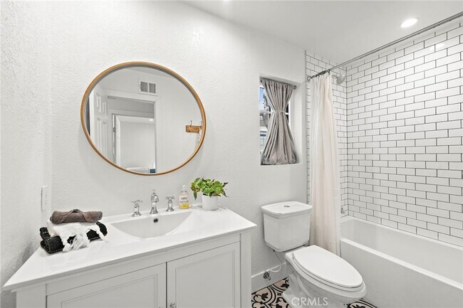 Building Photo - 12628 Newport Ave