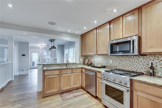 Building Photo - 953 Gilbert St SE