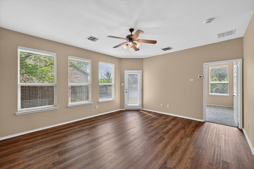 Building Photo - 2510 Sedona St