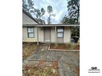 Building Photo - 10047 Hillview Dr