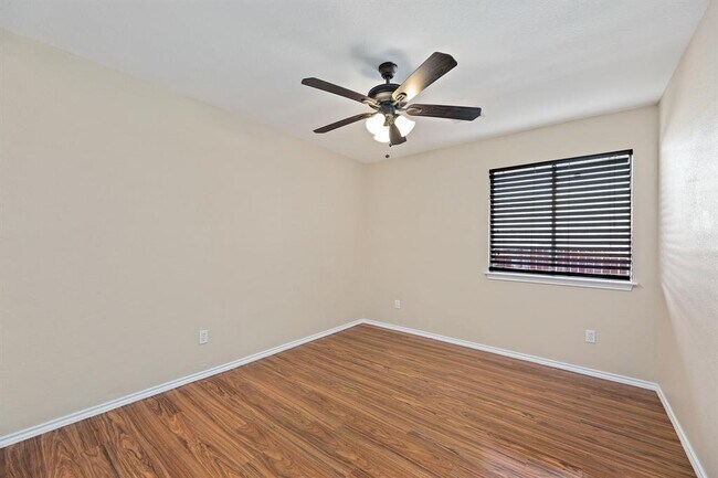 Building Photo - 1208 Lochaline Loop