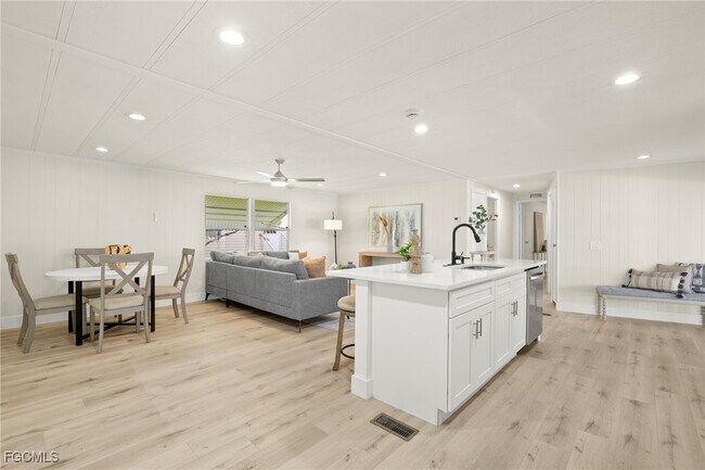 Building Photo - 865 Cape Haze Ln