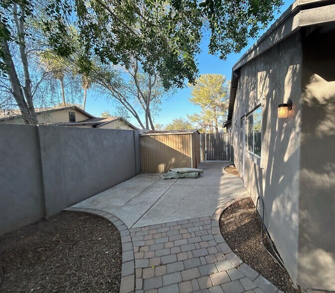 Building Photo - 2933 W Muriel Dr