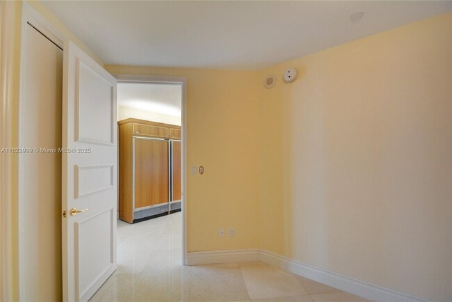 Building Photo - 20155 NE 38th Ct