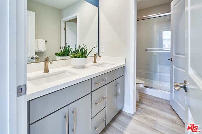 Building Photo - 525 Daniel Freeman Cir