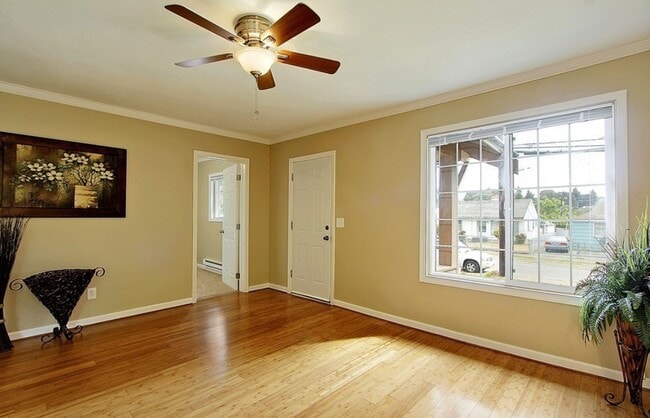 Building Photo - REST OF OCTOBER FREE >> Beautiful 4BR/2BA ...