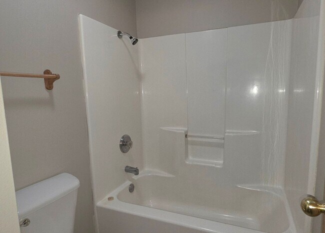 Building Photo - 3 Bedroom 2 Bath in Strafford on a corner lot for $1395!