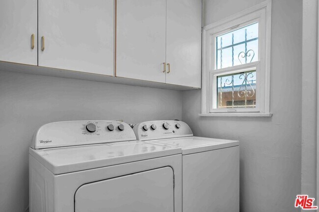 Building Photo - 3439 W 84th Pl