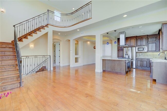 Building Photo - 612 N Juanita Ave