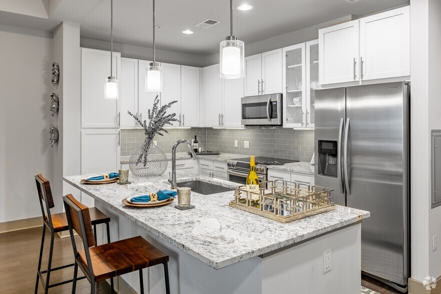 Primary Photo - Trace Midtown Luxury Apartments