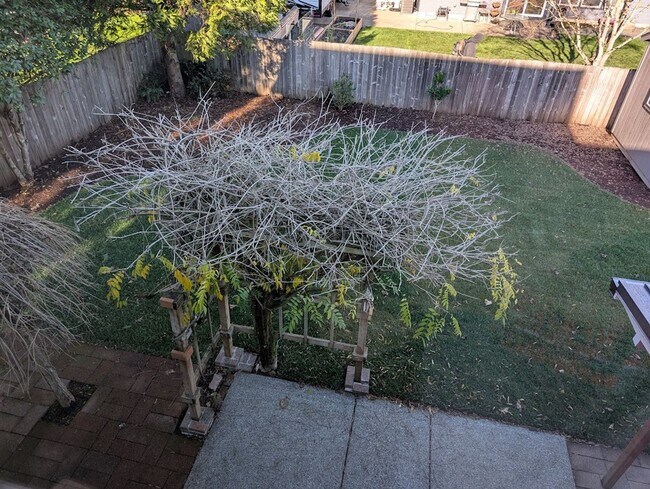 Building Photo - $3,300 - Two-Story Home with Three Bedrooms, 2.5 Bathrooms, and a Bonus Room