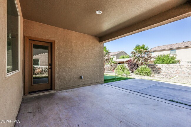 Building Photo - 5525 Valley Cedar Dr