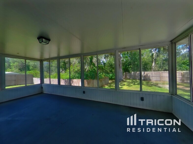 Building Photo - 1028 Hardwood Dr