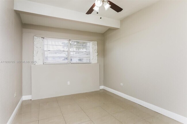 Building Photo - 7560 Venetian St