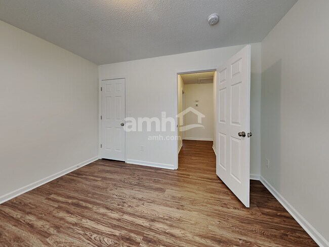 Building Photo - 712 Townsend Farm Dr