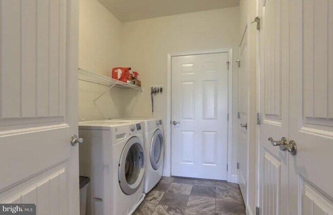 Building Photo - 670 Whitetail Dr