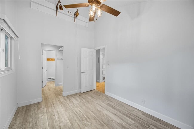 Building Photo - 998 W Beaver Creek Blvd
