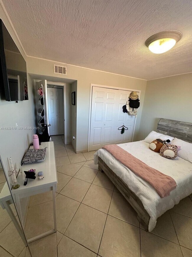 Building Photo - 6091 W 22nd Ct