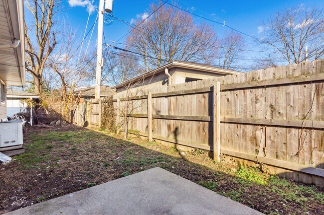 Building Photo - 4232 Eastlea Dr