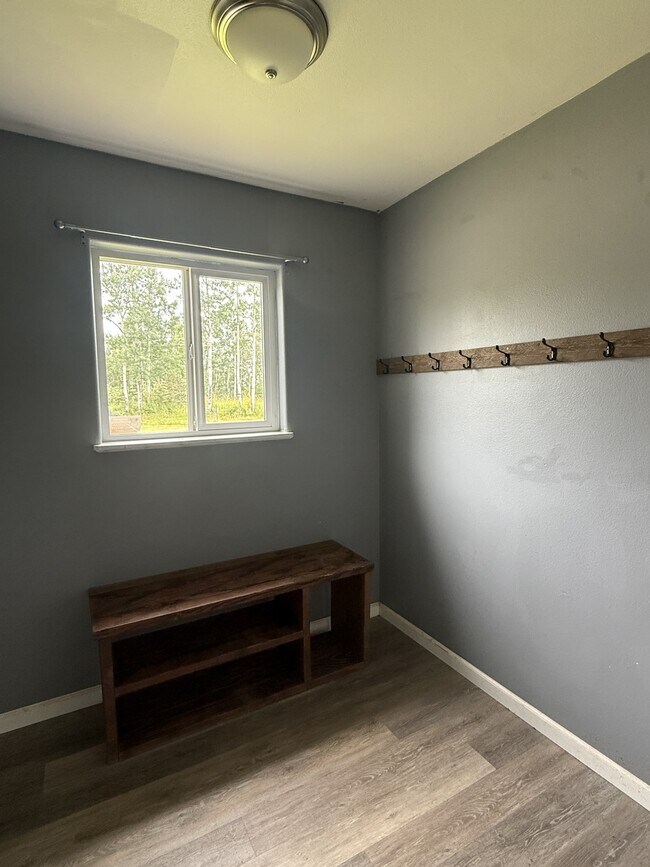 Building Photo - 2150 Bay View Dr