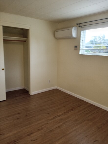 Building Photo - 313 Pecks Dr