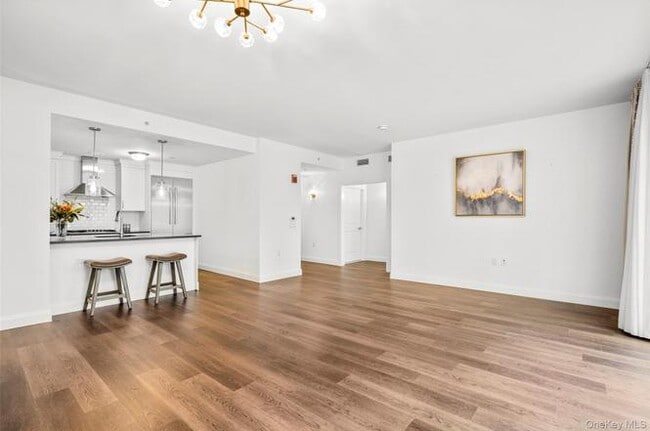 Building Photo - Byron