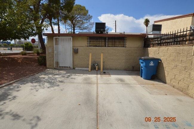 Primary Photo - 3980 Palos Verdes St
