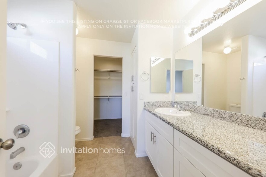 Building Photo - 3215 W Salter Dr