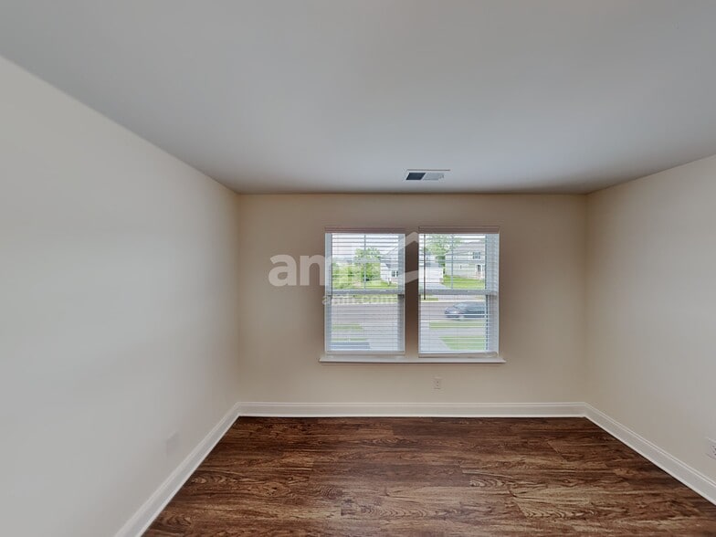 Building Photo - 1100 Amberly Wy