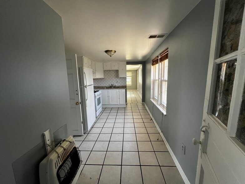 Building Photo - 1440 S 49th Ave