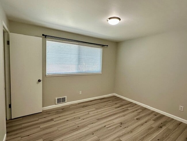 Building Photo - Remodeled 2 Bedroom Duplex Home in Magnolia