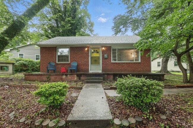 Building Photo - 239 W Lemly St