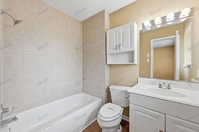 Building Photo - 207 Evelyn St