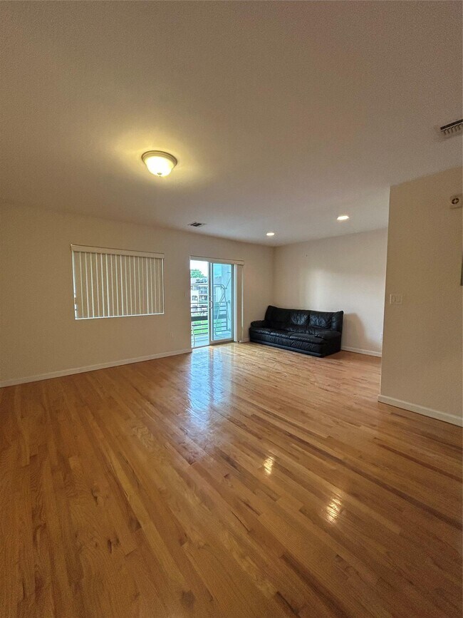Building Photo - 114-29 Dalian Ct