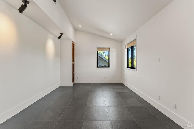 Building Photo - 1428 Allyn Ave