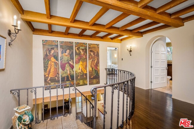 Building Photo - 500 N Las Palmas Ave