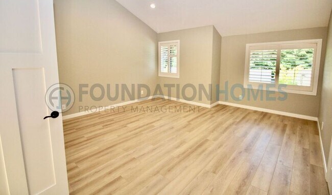 Building Photo - 404 San Marin Dr