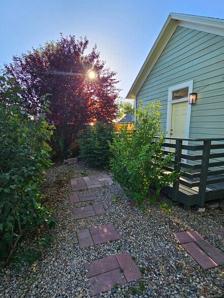 Primary Photo - 145 W Goltz Ave