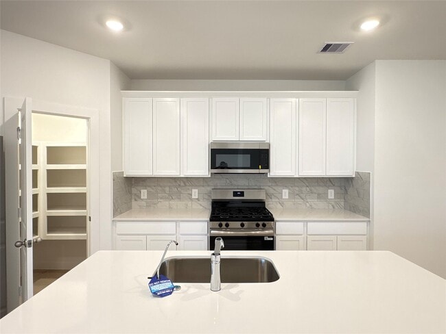 Building Photo - 31114 Royal Acres Ct