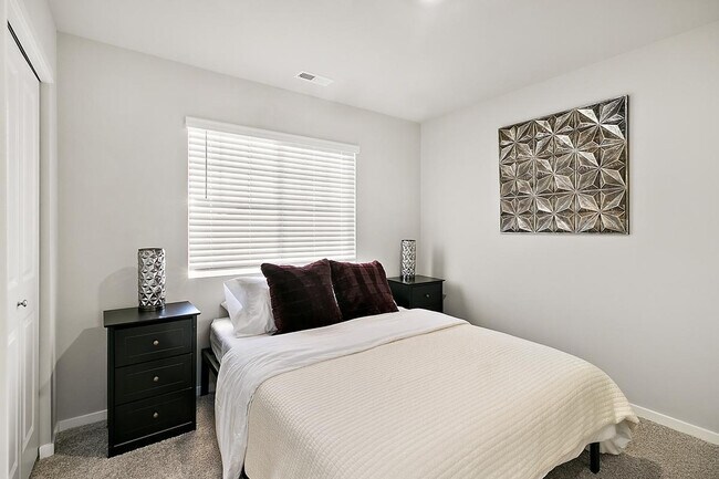 Building Photo - 10816 185th St E