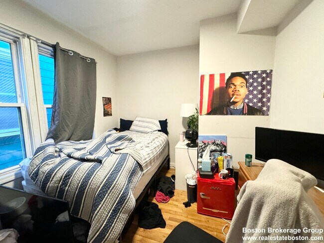 Building Photo - 733 Parker St