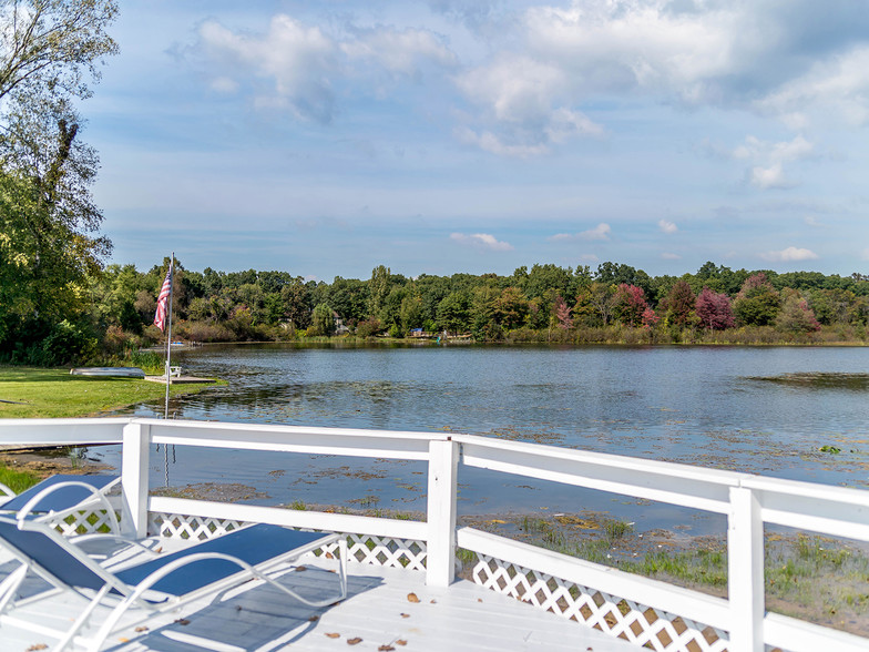 Primary Photo - Lakeside Apartments