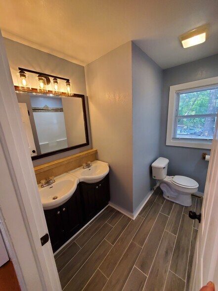 Building Photo - 121 Avery St