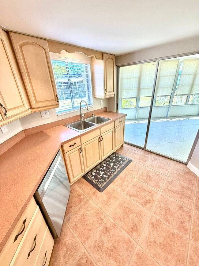 Building Photo - Beautiful 2 Bed • 2 Bath Single-Family Home in Beacon Groves